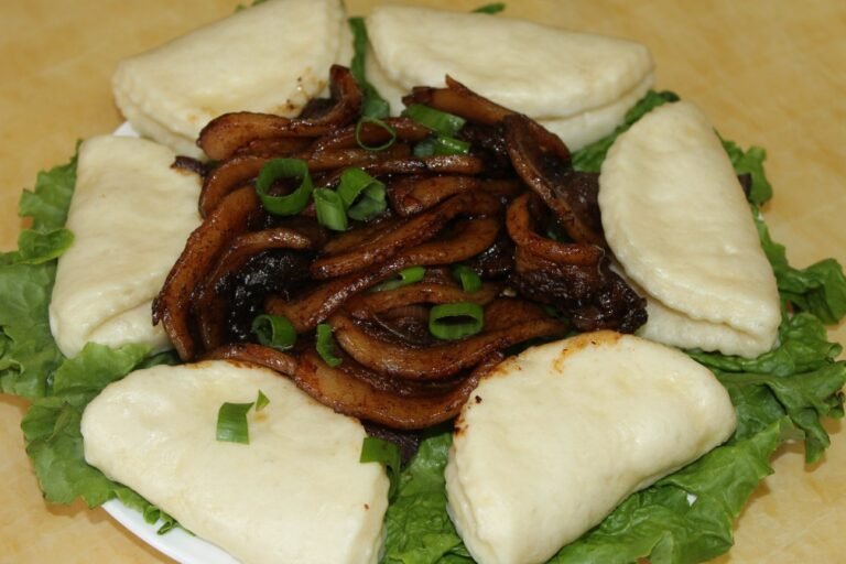 Read more about the article Мантуутай гахайн мах | Pork with Steamed Buns (Gua Bao)